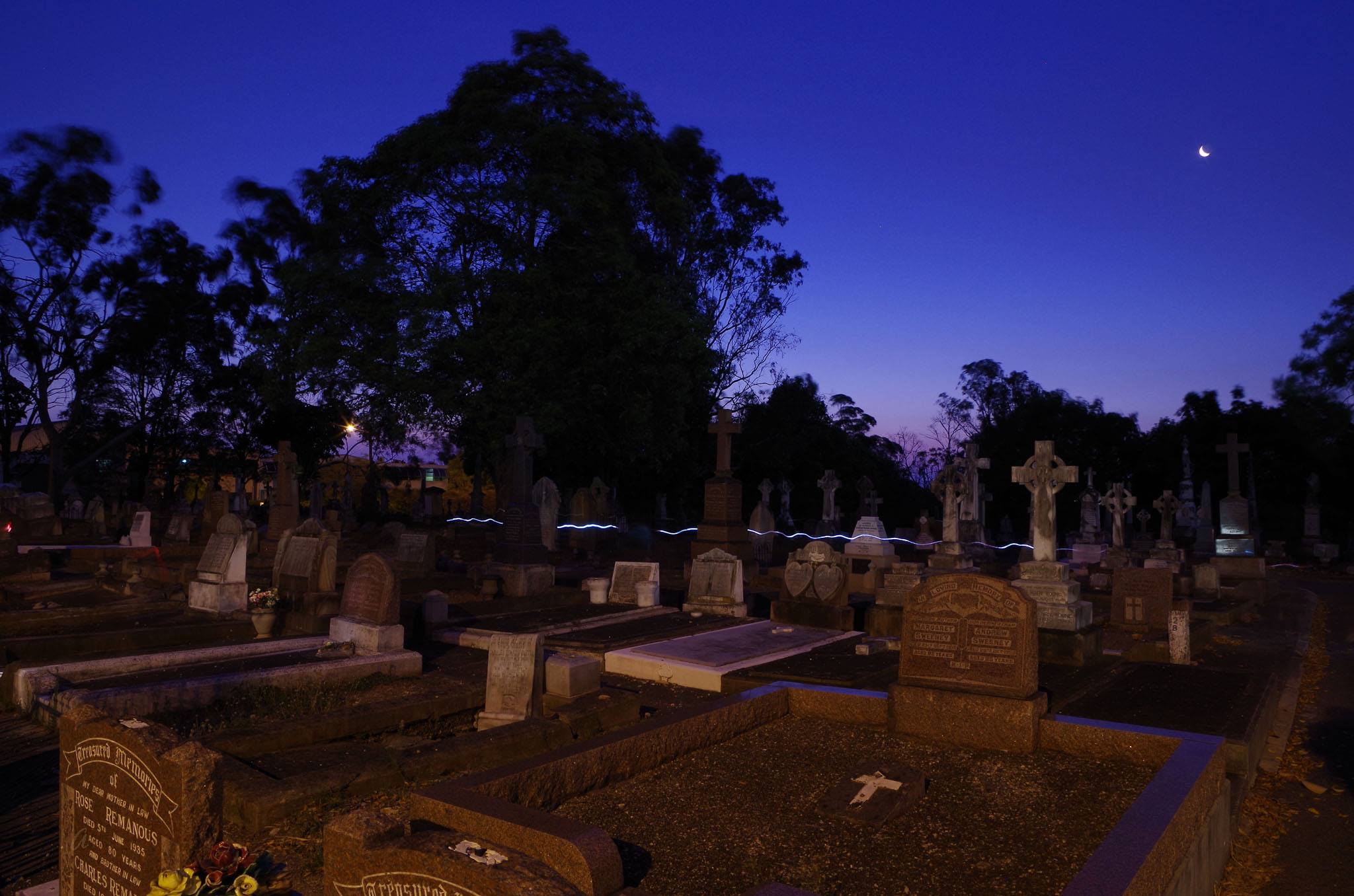 ghost tours south brisbane cemetery